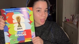 Cliente Eagle Store con álbum Panini en Bahía Blanca